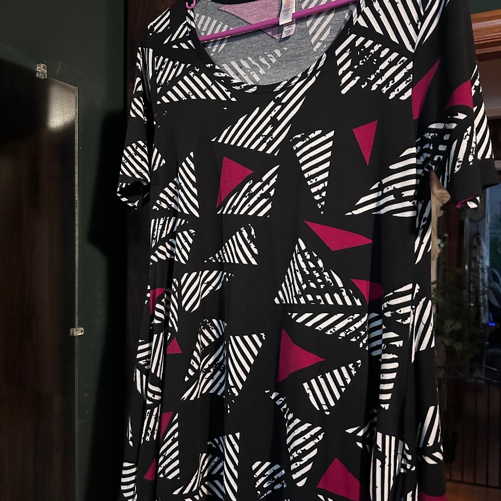 Lularoe classic tee